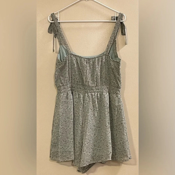 BLUE RAIN by FRANCESCA'S COLLECTIONS Amber Tie Strap Floral Godet Romper - Picture 6 of 11